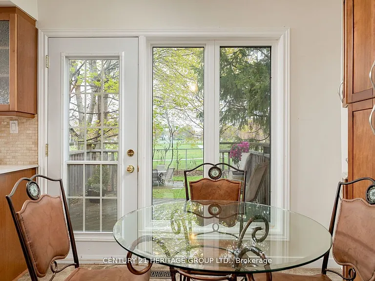46 Marathon Cres — Photo 18