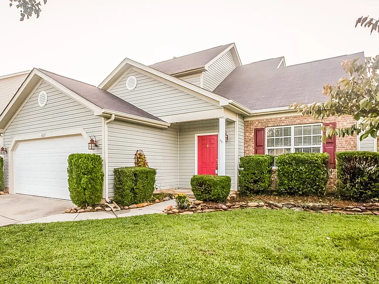 6827 Blake Brook Dr — Photo 4
