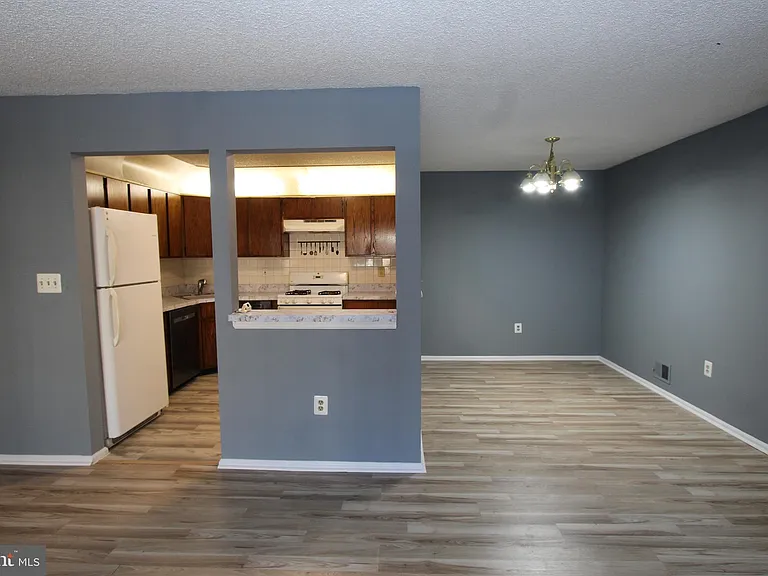 8 Joyner Ct — Photo 7