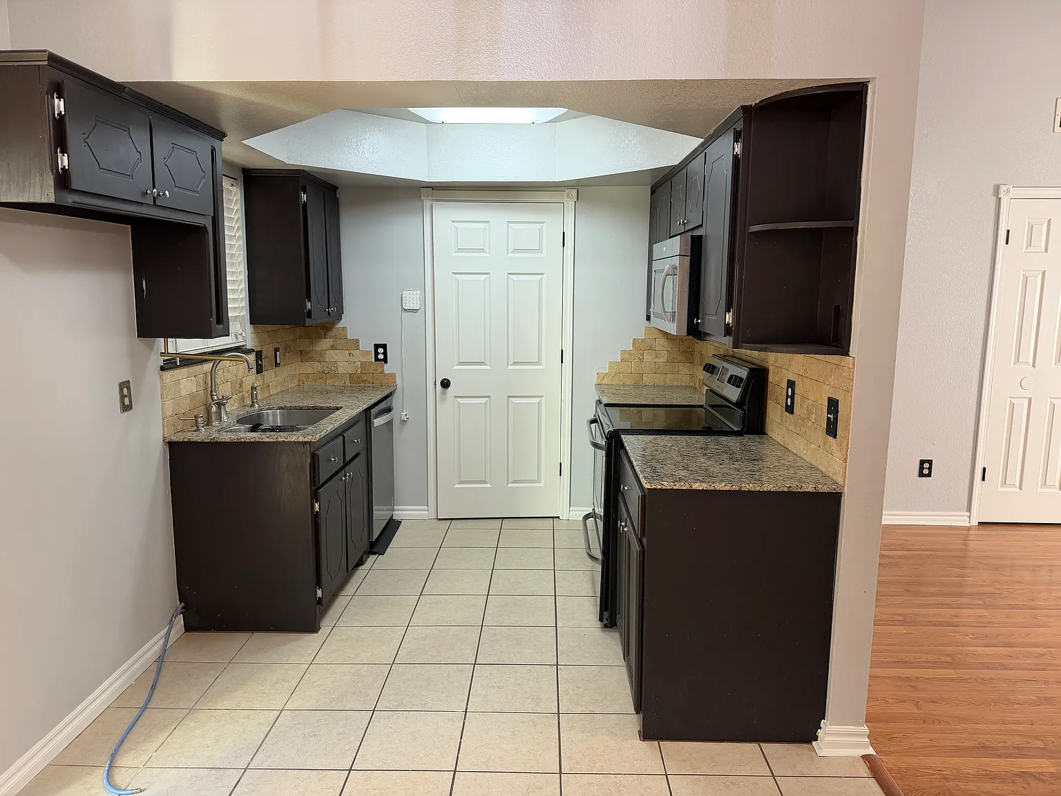 2 bed, 929 sqft, $1,200 — Photo 4