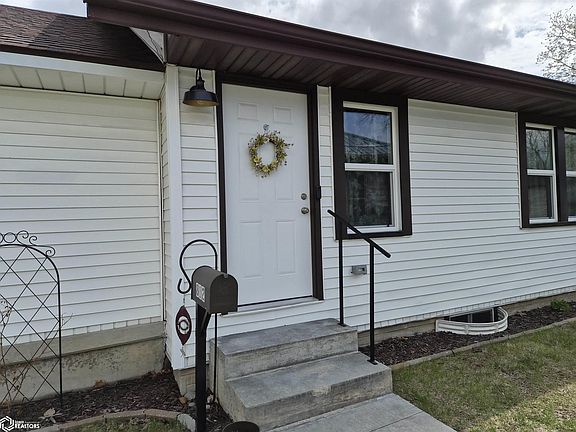 2nd image of 812 8th Ave E