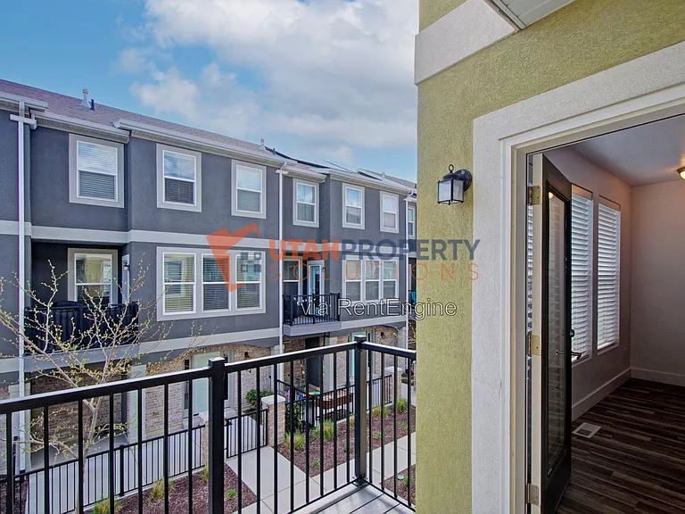1790 W Dalmeny Way — Photo 22