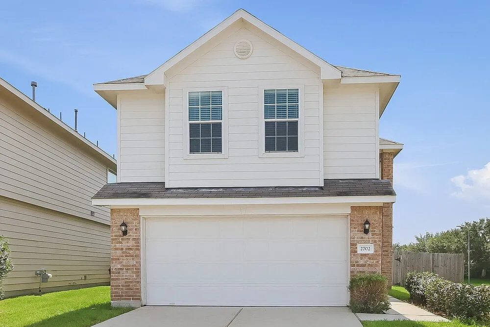 3 bed, 2.5 bath, 2086 sqft, $1,965 — Photo 1