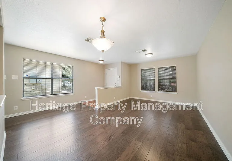 136 Longhorn Way — Photo 4