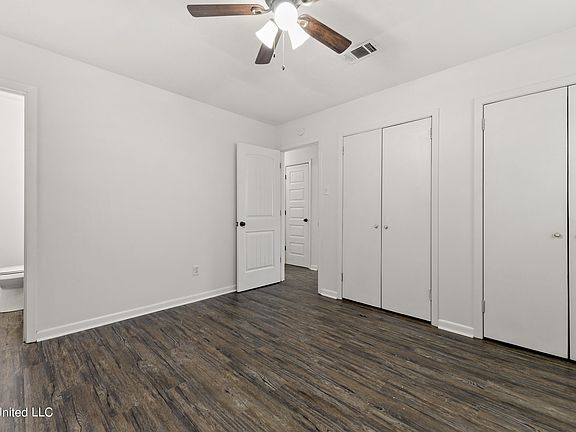 4th image of 323 Barkwood Cir