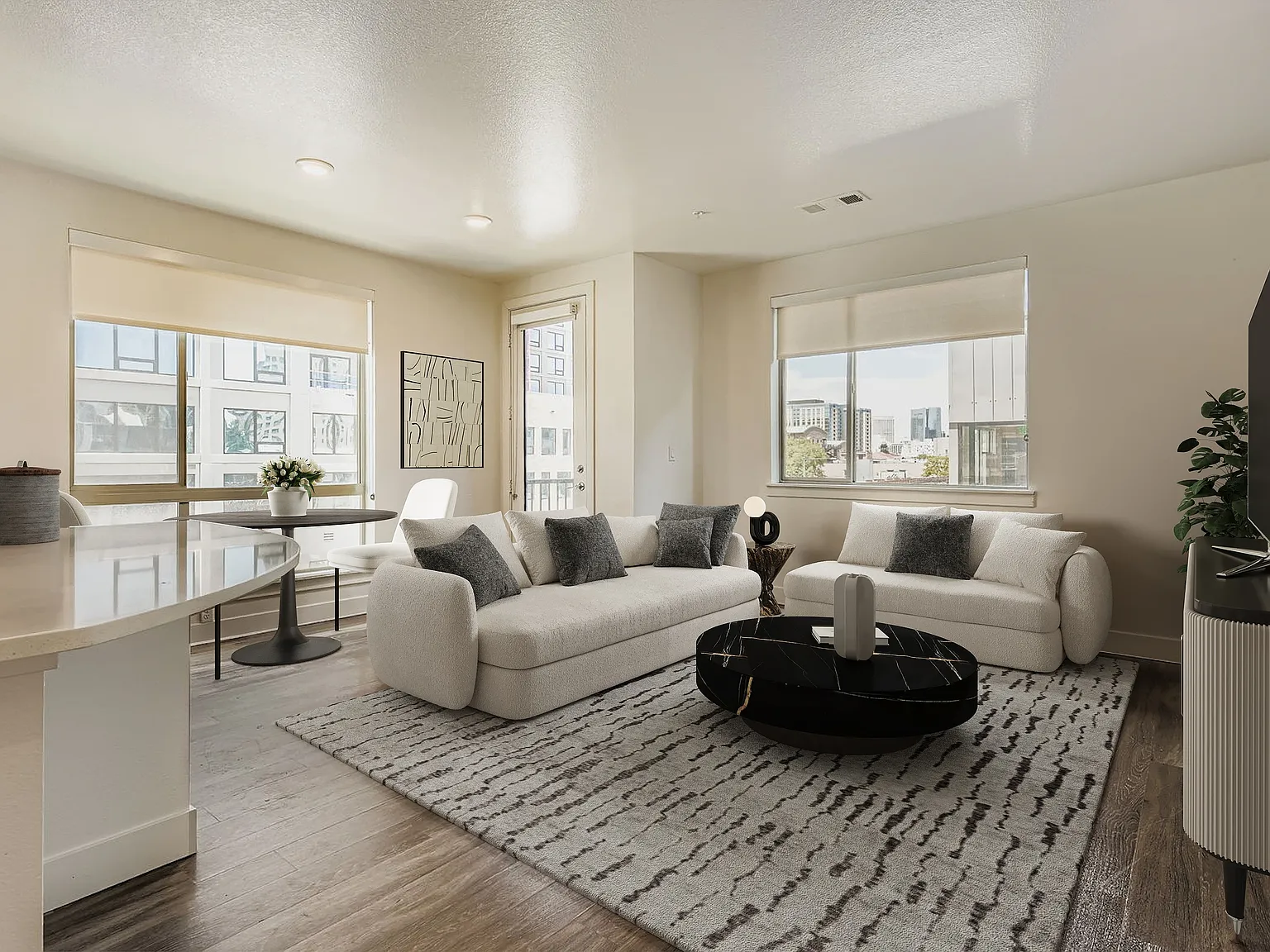 8TWO8 on Broadway Apartments — Photo 1