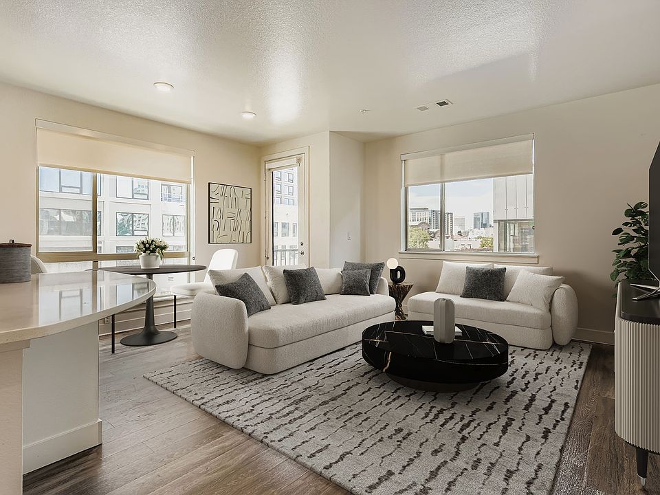 Plan B3: kitchen overlooking large livingroom