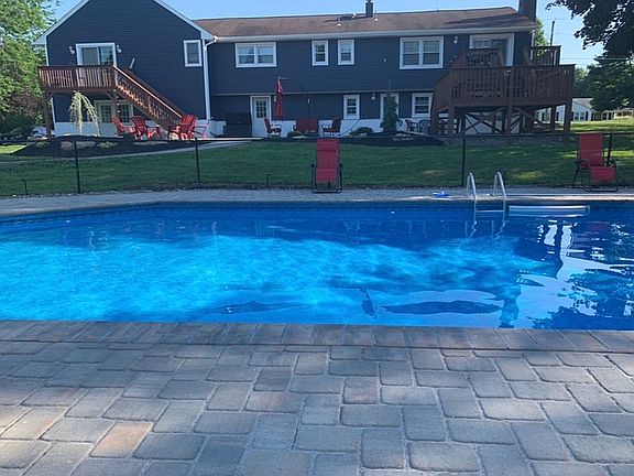 3rd image of 14 Deerfield Dr