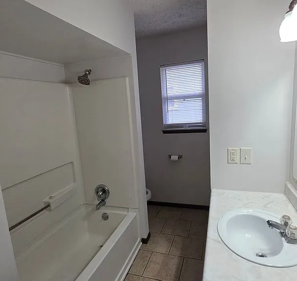 624 W Lois St — Photo 12