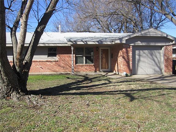 2nd image of 306 Thompson Dr