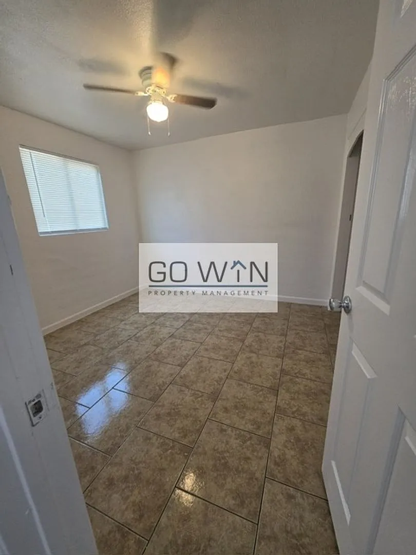 2146 E Taylor St — Photo 2