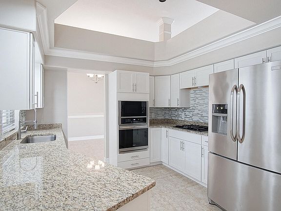 3rd image of 1326 SW Briarwood Drive