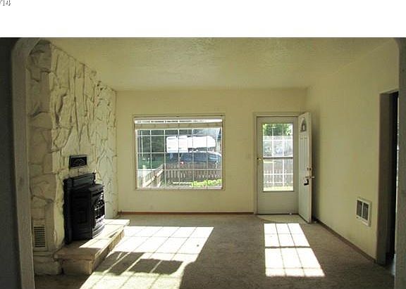 3rd image of 1004 N 1st Ave