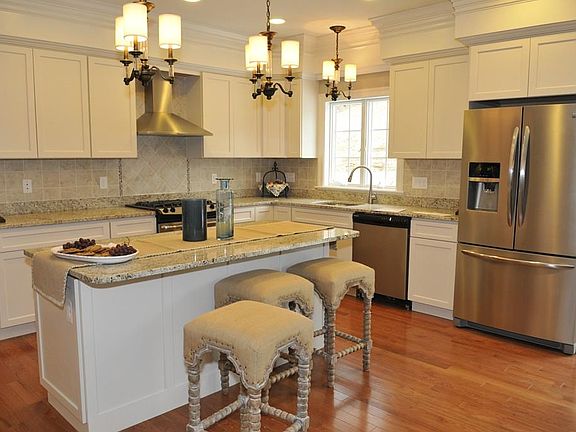 2nd image of 18 Taylor Cove Dr #0