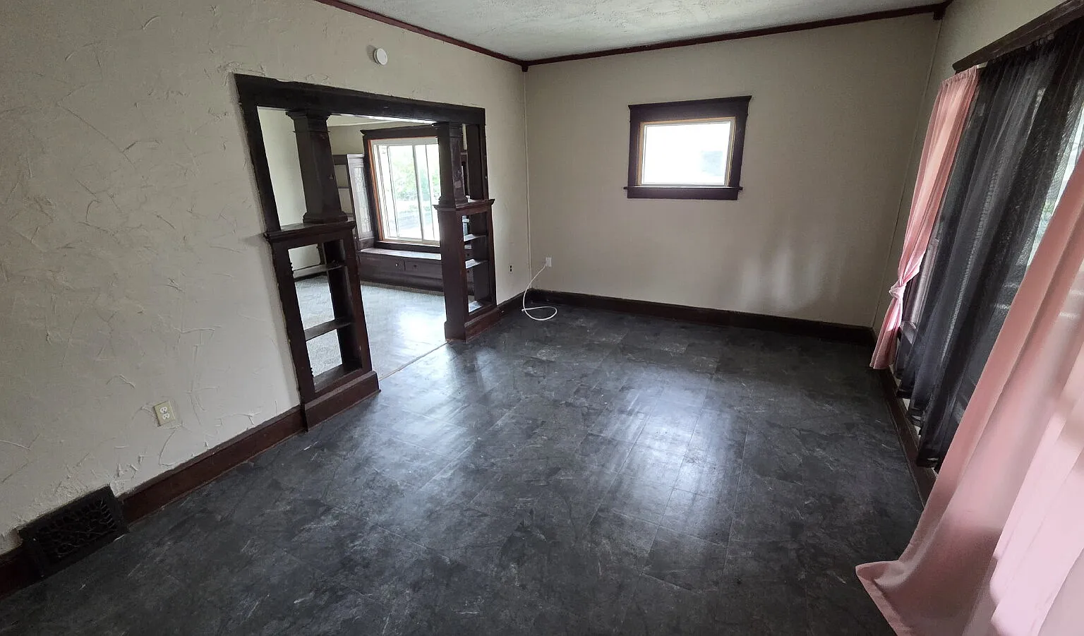 2 bed, 1.0 bath, $850 — Photo 2