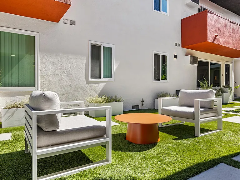 Kling Trio Apartments — Photo 21
