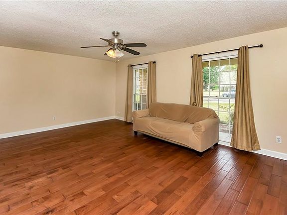 4th image of 613 E Richardson Dr