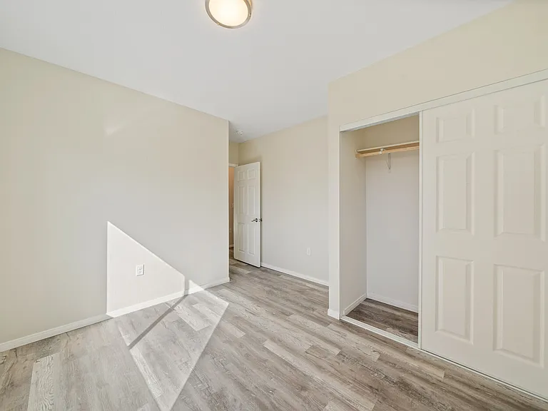 326 1/2 W 51st St #326-1/2 — Photo 4