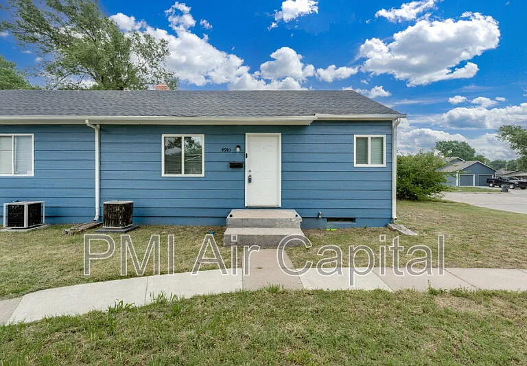 4910 E Gilbert St — Photo 2