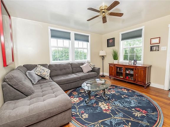 5th image of 4 Cedar Ave