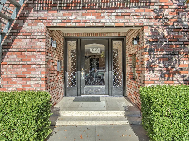 Building entrance with intercom system