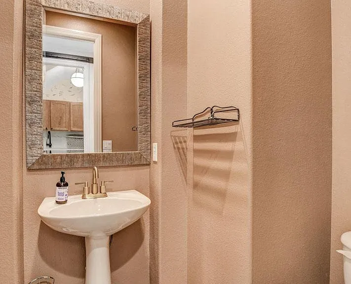 308 Round Stone Ct — Photo 33