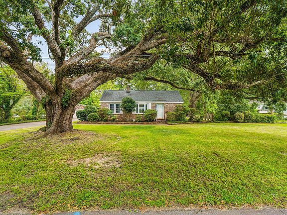 2nd image of 214 Island Dr