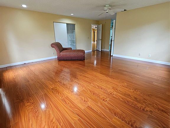 4th image of 1050 NW 114th Avenue