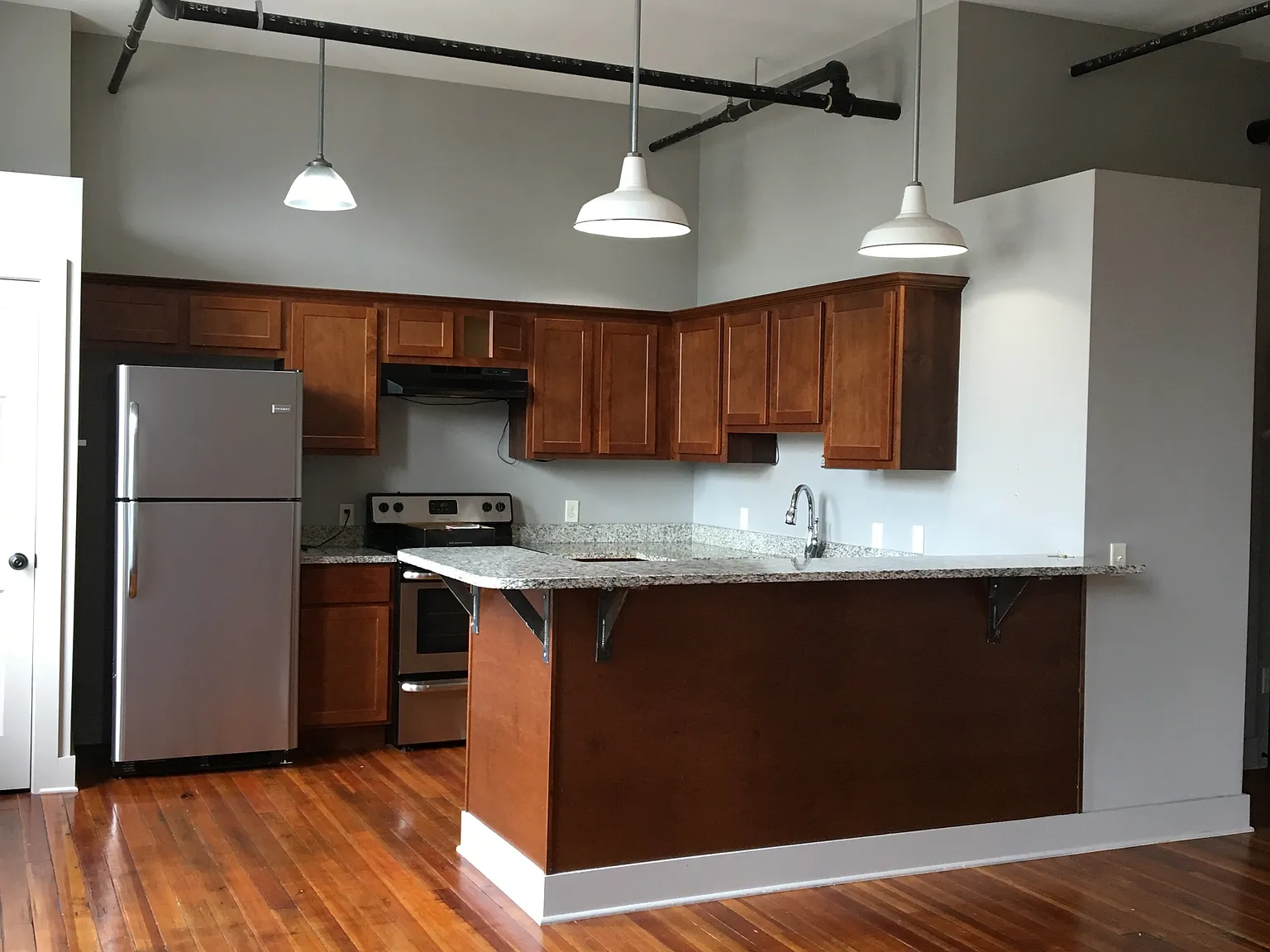 2 bed, 1100 sqft, $1,400 — Photo 3