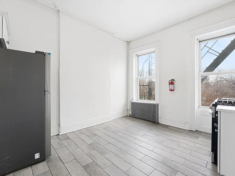 289 Forrest St #2 — Photo 6