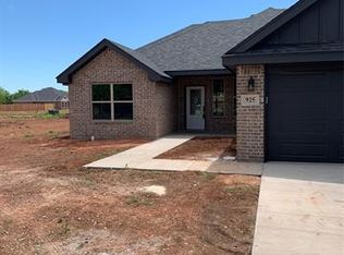 925 8th St, Tuscola, TX 79562