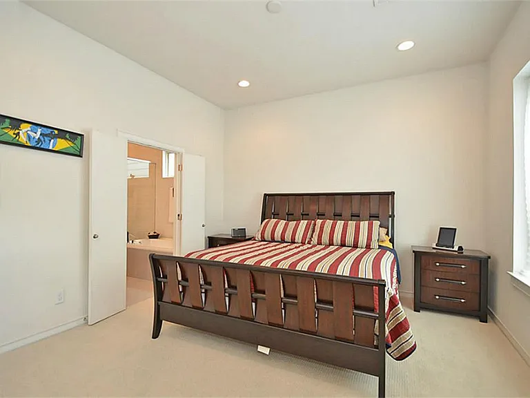 2713 Clay St — Photo 15