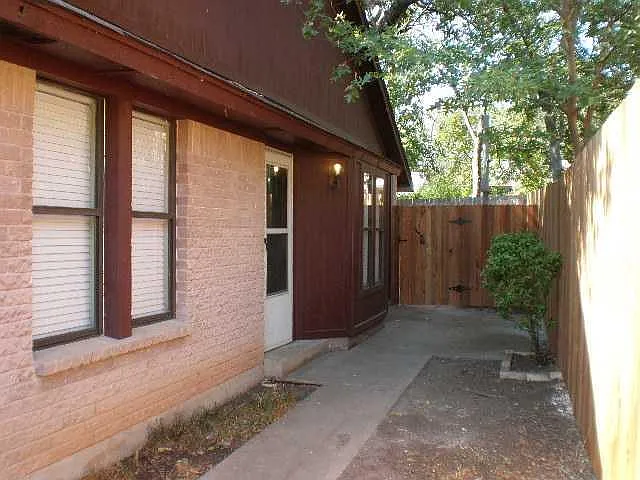 Building Photo - 907 Milford Way #B
