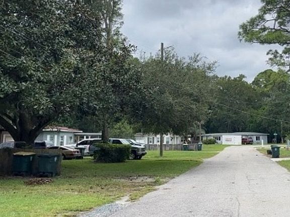 Exterior Neighborhood (street photo)