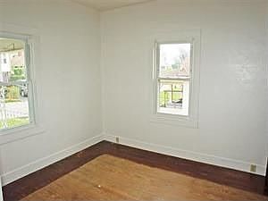 5th image of 118 Stroud Ave