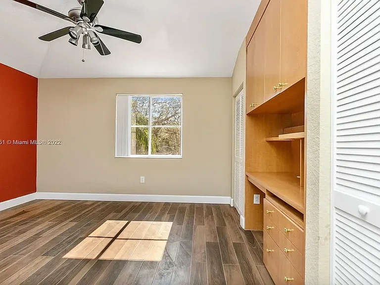 935 Corkwood St — Photo 39
