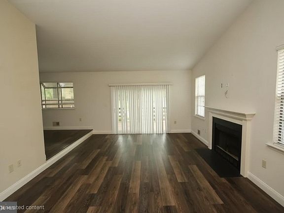 3rd image of 37 Easton Ct