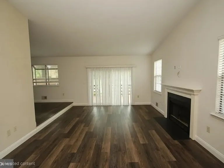 37 Easton Ct — Photo 3