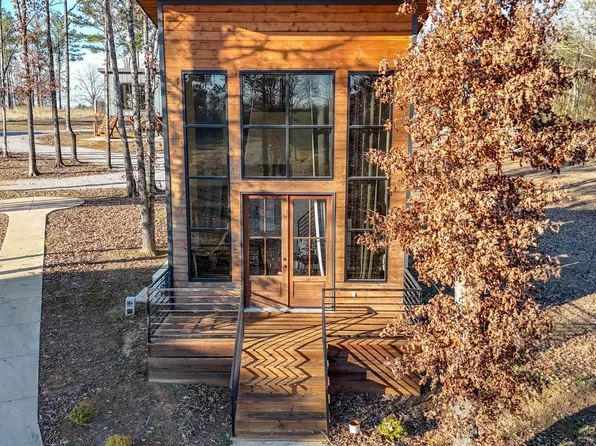 950 Adams Ln, Starkville, MS 39759