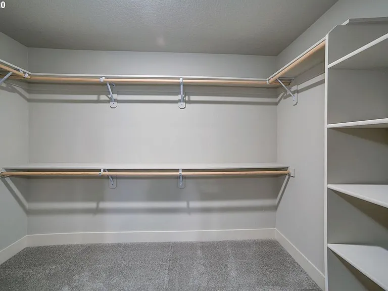 1530 NE 37th Ave — Photo 12