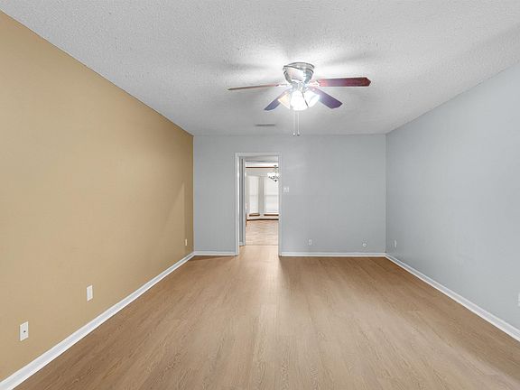 4th image of 1106 Silver Creek Dr