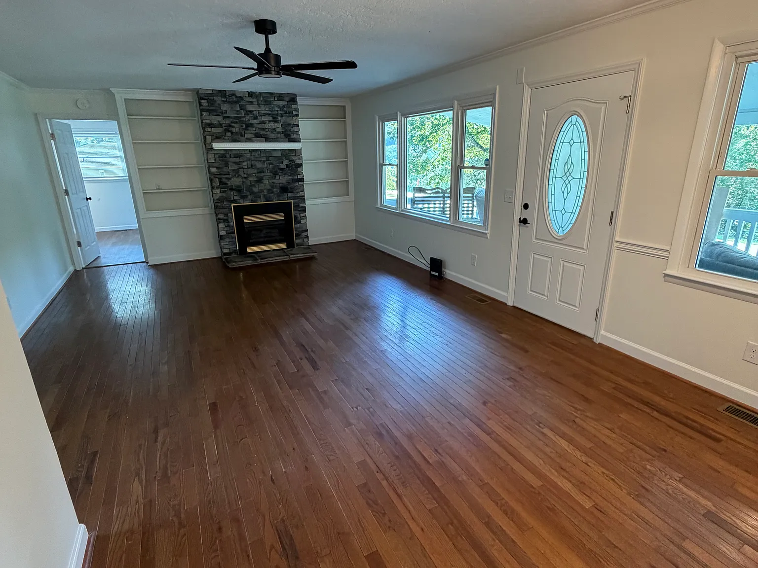 3 bed, 1404 sqft, $2,400 — Photo 3