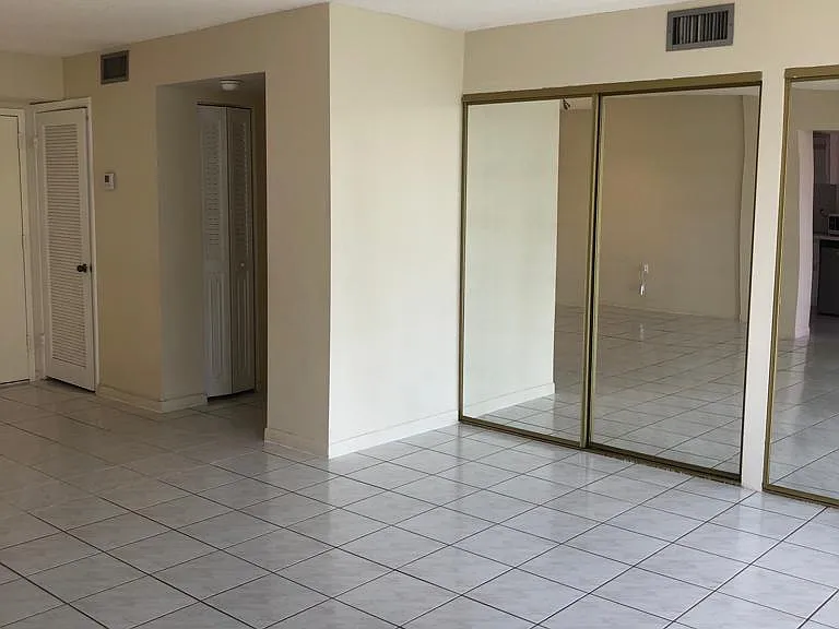 17500 N Bay Rd #508 — Photo 8