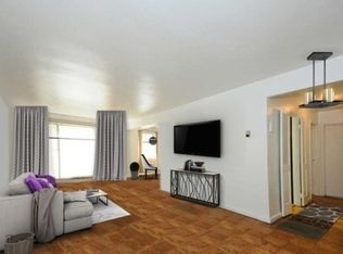 38 Barstow Rd APT 1C, Great Neck, NY 11021