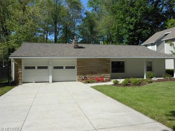 59 Shawondassee Dr, Timberlake, OH 44095
