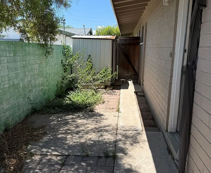 1007 E Silver St — Photo 10
