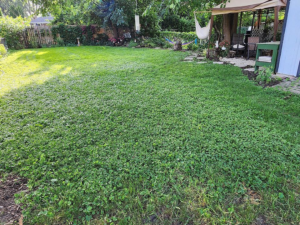 2nd image of 858 Jeannette St Room Des