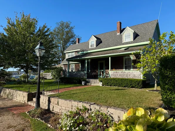 16 Millfield Street, Woods Hole, MA 02543