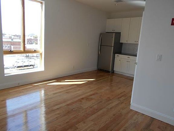 2nd image of 3093 38th St