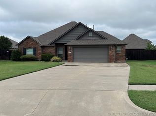 4916 E Fort Worth St, Broken Arrow, OK 74014